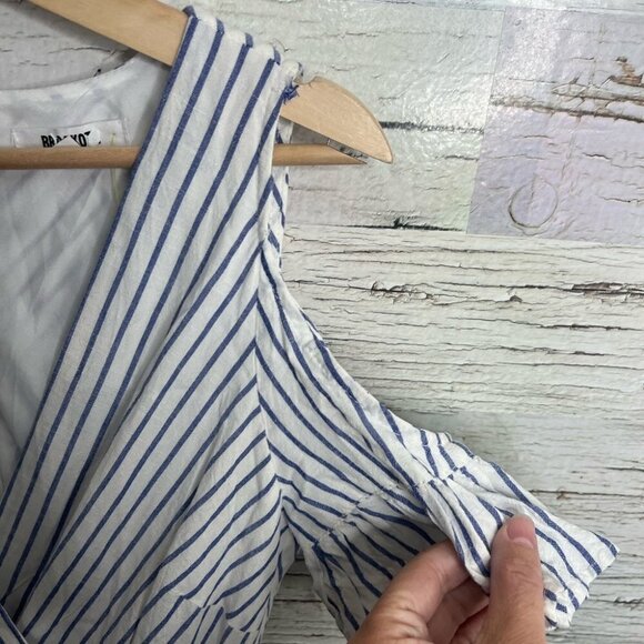 Bb Dakota  white blue striped cold shoulder dress size 4 - Picture 4 of 8